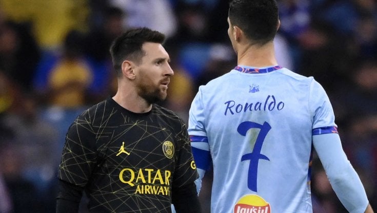 Lionel Messi e Cristiano Ronaldo durante l'amichevole Riyadh All Stars-PSG lo scorso 19 gennaio