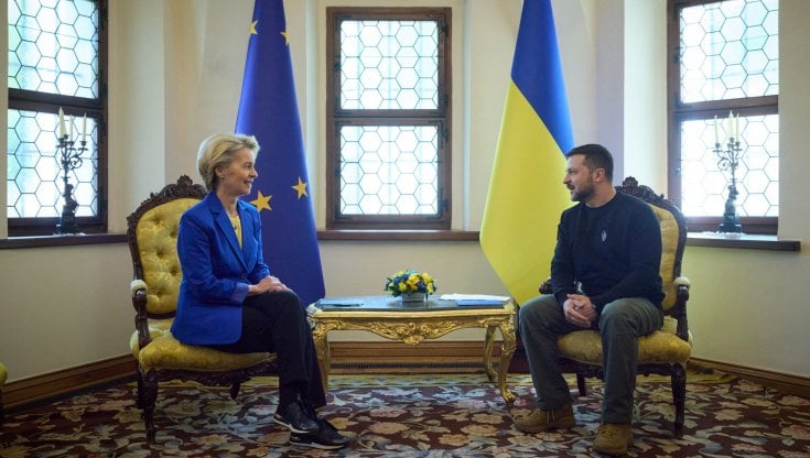 Il presidente ucraino Volodymyr Zelensky e la presidente della Commissione europea Ursula von der Leyen