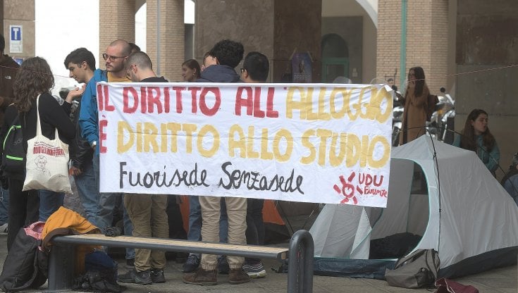 La protesta degli studenti a Firenze contro il caro affitti