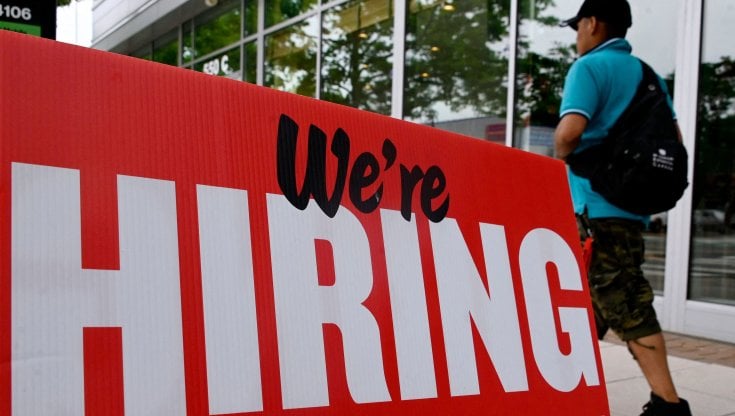 L'inflazione Usa rallenta: 4,9% annuale ad aprile, leggermente meno delle attese