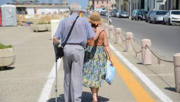 Pensioni minime, da luglio arrivano gli aumenti. Assegno più ricco con gli arretrati