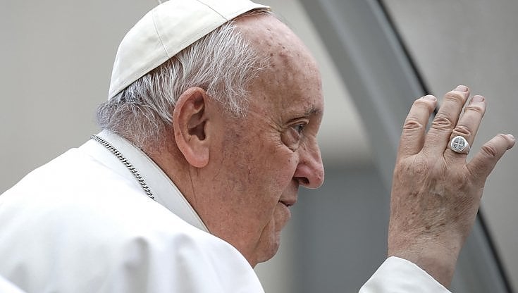 Papa Francesco: "Le persone sono costrette a emigrare, fermiamo il colonialismo economico"