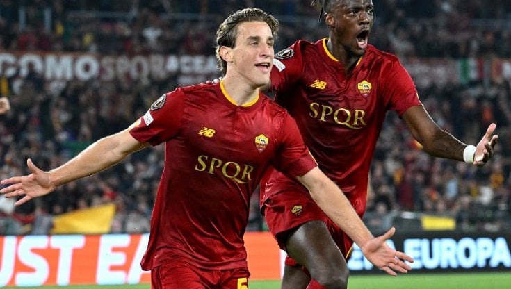 Edoardo Bove esulta dopo il gol