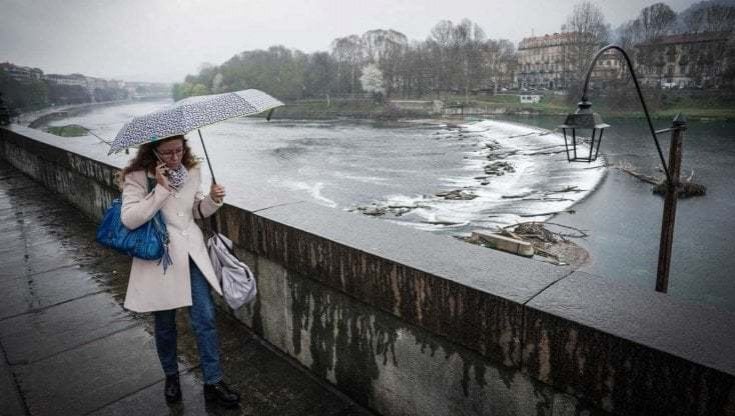 Previsioni meteo, weekend di maltempo con freddo e neve al Nord e piogge al Centro-Sud 