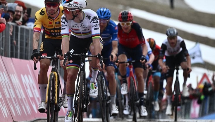 Giro d'Italia, l'ottava tappa piena di insidie tra meteo e salite