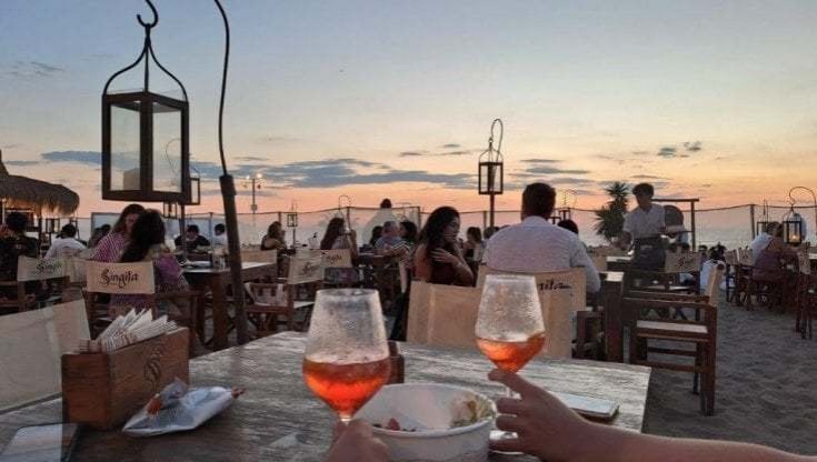 "Carissima estate" tra spritz e voli aerei