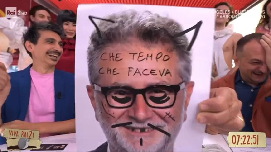 Fiorello saluta a modo suo Fabio Fazio durante "Viva Rai2!" di luned&igrave; 15 maggio