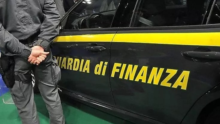 Lanciano, hanno 70 auto intestate ma percepiscono il reddito di cittadinanza: due denunciati dalla Guardia di Finanza