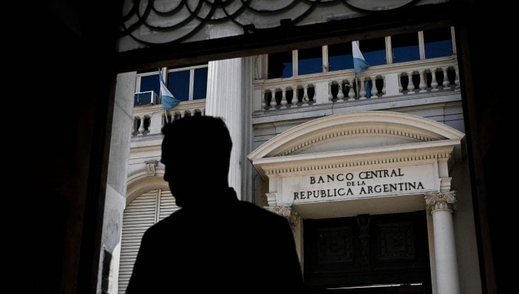 Argentina, inflazione al 108%: record da 30 anni. E i tassi salgono al 97%