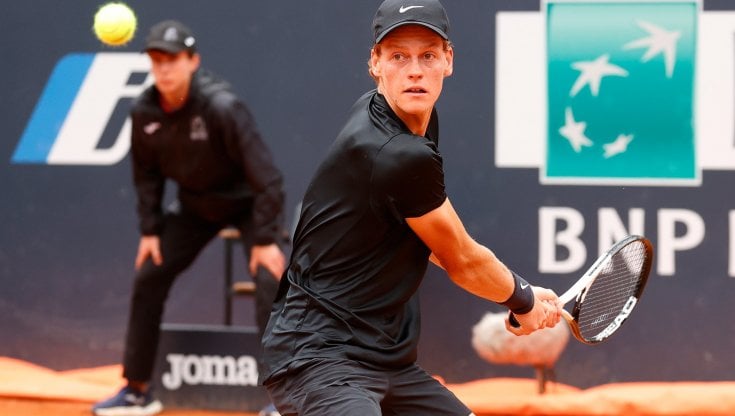 Tennis, fuori anche Sinner: altra sorpresa agli Internazionali d'Italia. Eliminato Musetti