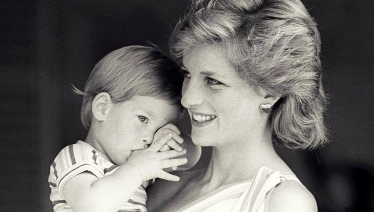 Lady Diana e il principe Harry a Marivent Palace nel 1988 Foto Reuters /Hugh Peralta