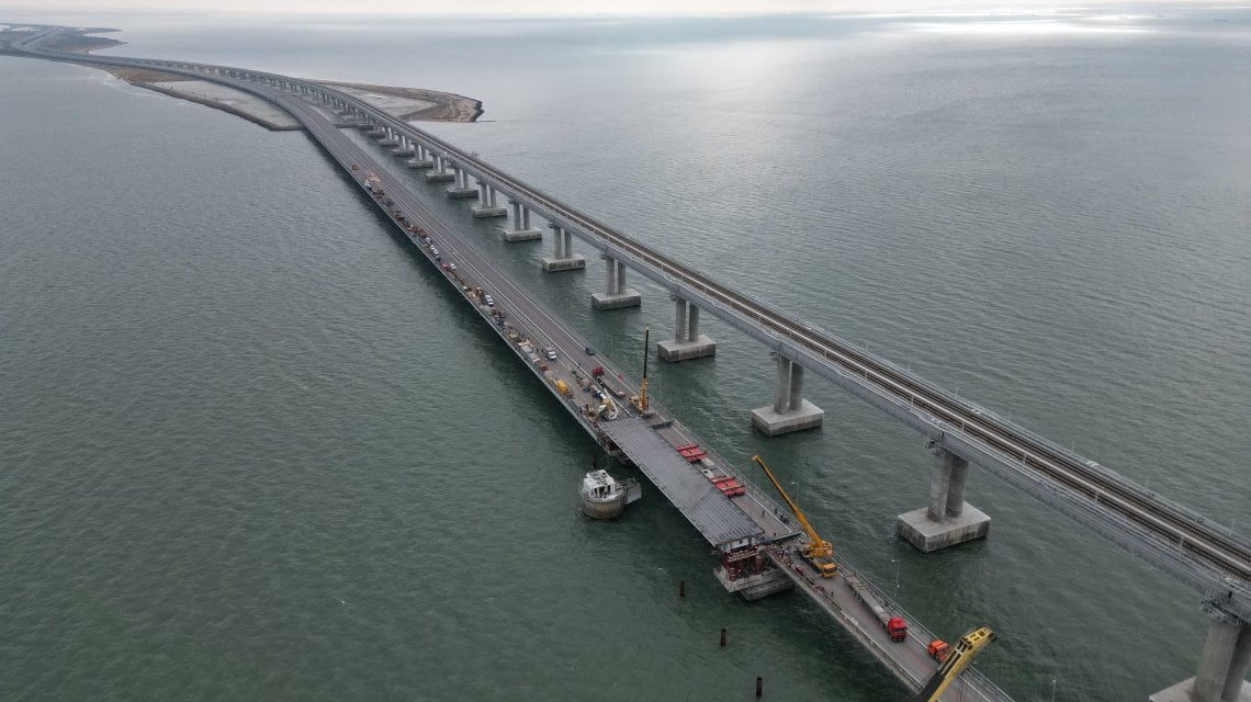 Il ponte di Kerch tra Crimea e Russia in una foto precedente l'attacco dell'ottobre 2022
