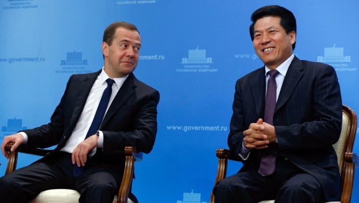 Foto d'archivio dell'inviato cinese Li Hui, ex ambasciatore cinese a Mosca, ritratto con Medvedev