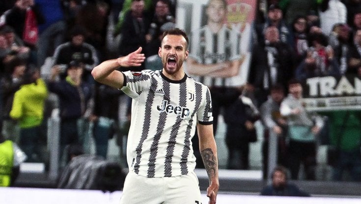 Gatti esulta dopo il gol al Siviglia