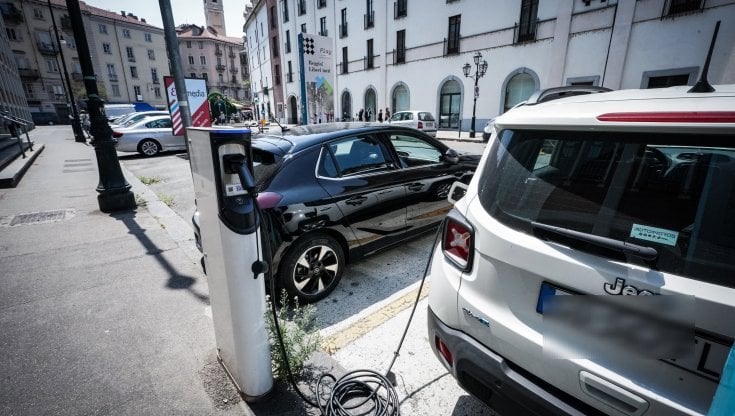Colonnine elettriche, al via i bandi per gli incentivi del Pnrr