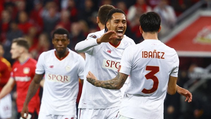 La gioia dei giocatori della Roma al termine della partita