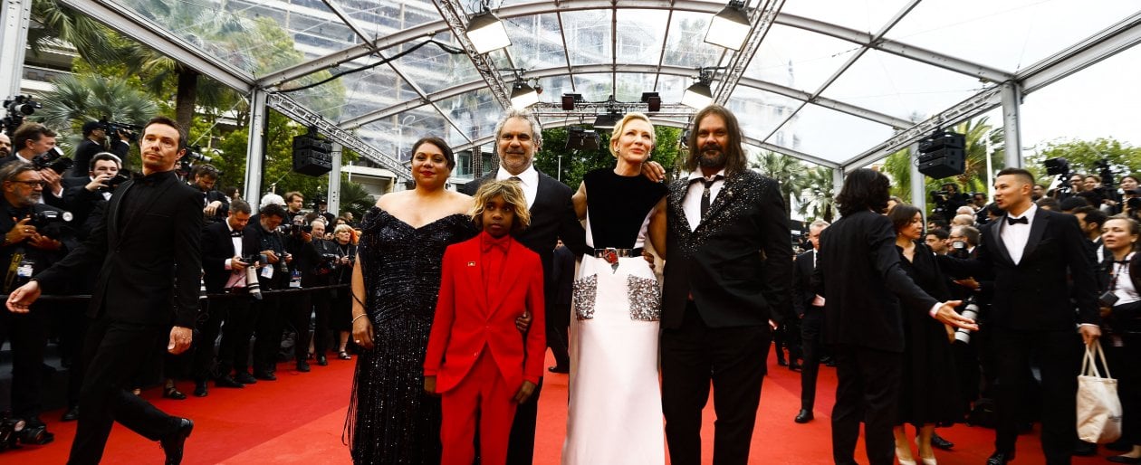 Cannes, Cate Blanchett presenta 'The new boy'. E dei supereroi dice: "Non tutti indossano scarpe" 