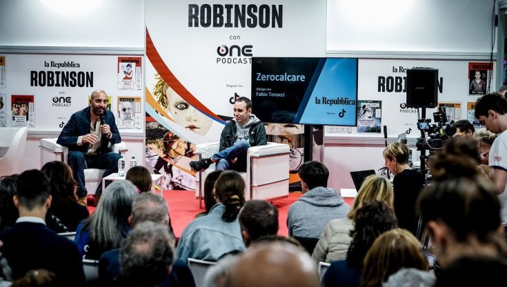 Zerocalcare ospite all'ArenaRobinson di Repubblica al Salone del libro di Torino 