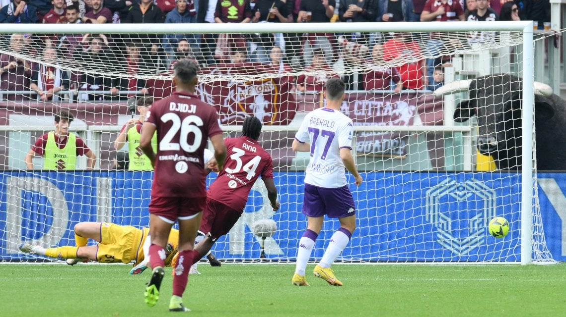 Sanabria (nascosto) segna il gol del pareggio