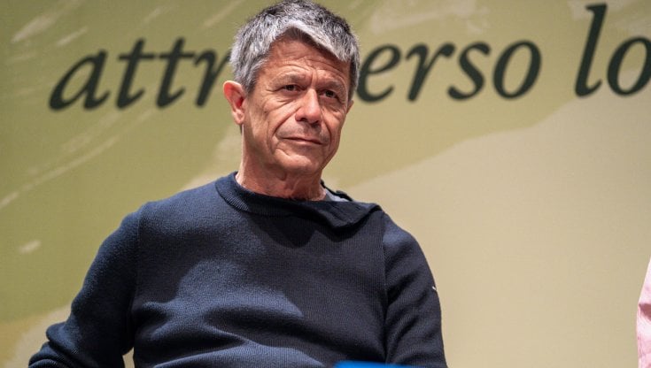 Lo scrittore Emmanuel Carr&egrave;re al Salone del libro di Torino