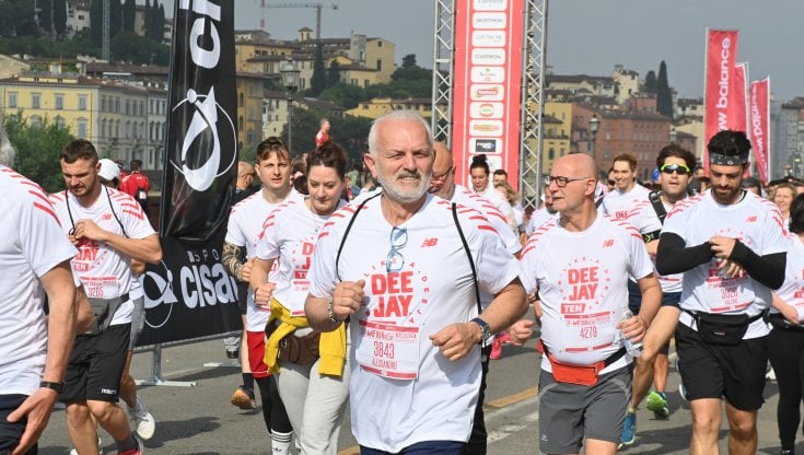 Gara podistica a Firenze con partecipanti di ogni et&agrave;