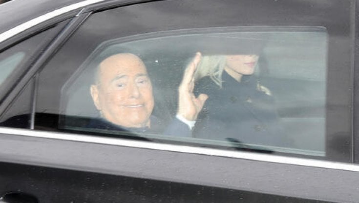 Silvio Berlusconi appena dimesso dall'ospedale San Raffaele