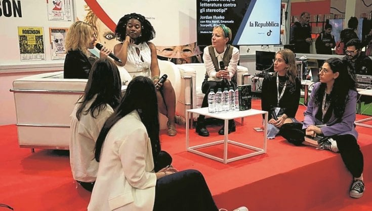 Alcune delle booktoker che collaborano con Robinson al Salone di Torino