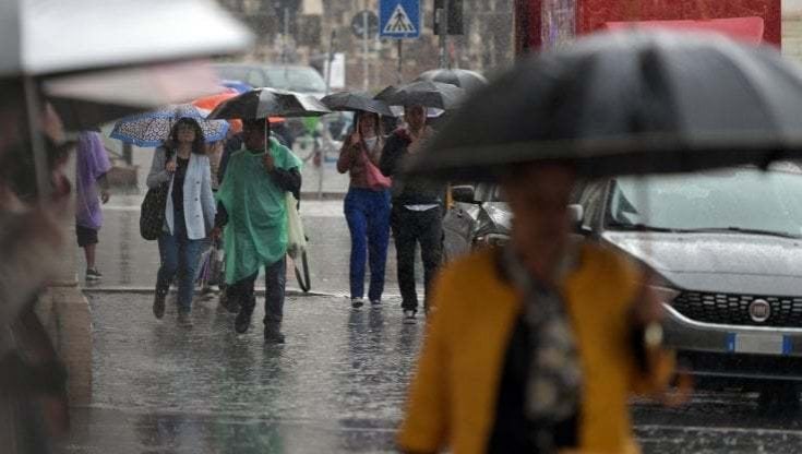 Previsioni meteo, l'estate non decolla: in arrivo altra pioggia sull'Italia. E anche giugno appare in bilico