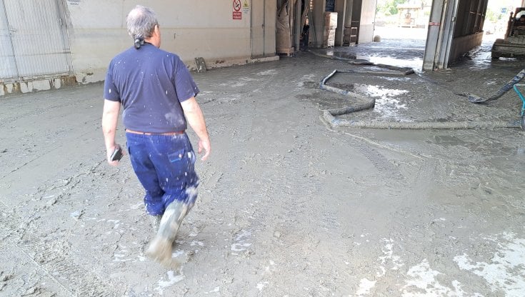 Alluvione Emilia-Romagna, la battaglia per liberare il Molino Spadoni dal fango: "Produce farina dal 1445"