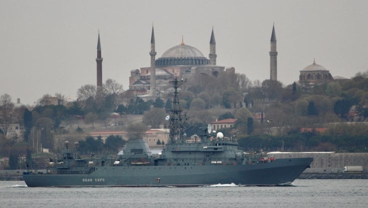Mar Nero, attaccata dai droni la nave spia russa "Khurs"