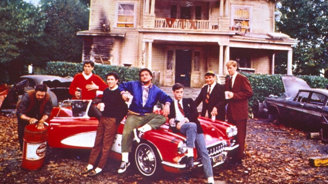 "Animal house", i Delta fuori dalla sede della loro associazione studentesca