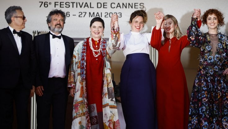 La regista Alice Rohrwacher, Alba Rohrwacher, Isabella Rossellini, Carol Duarte e il produttore Carlo Cresto-Dina