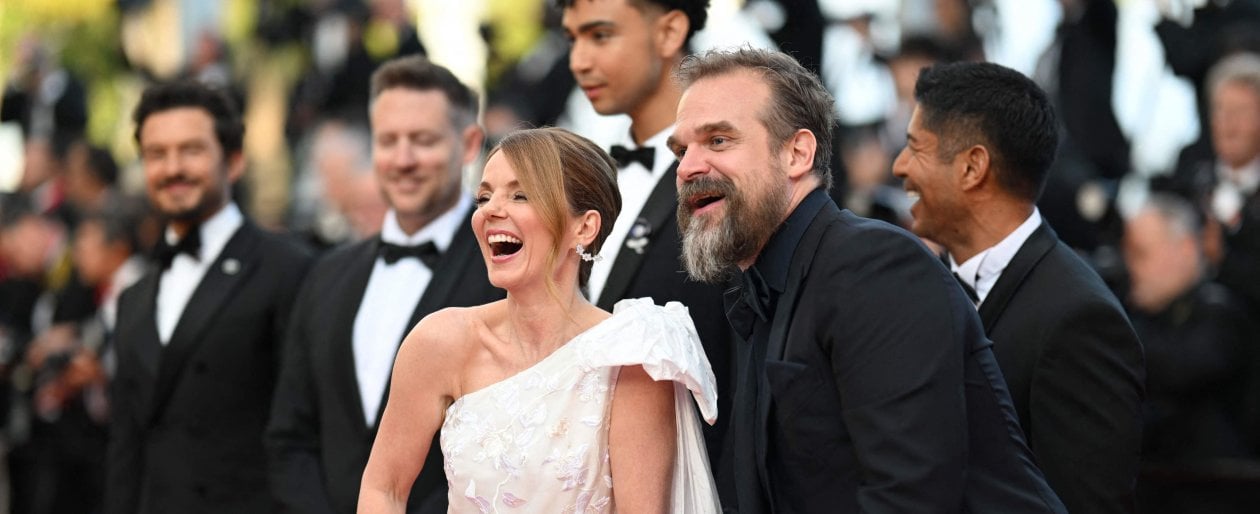 La cantante inglese Geri Halliwell Horner (ex Spice girls) e David Harbour, lo sceriffo di Stranger Things sul tappeto rosso della cerimonia di chiusura del festival di Cannes