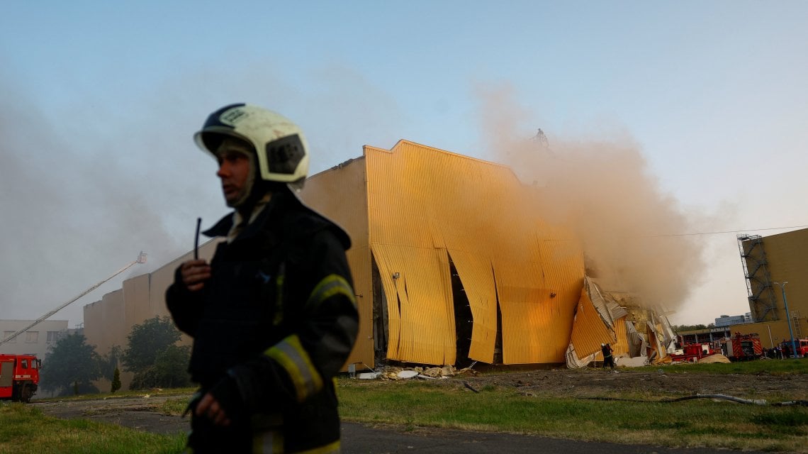 Una fabbrica di tabacco danneggiata a Kiev