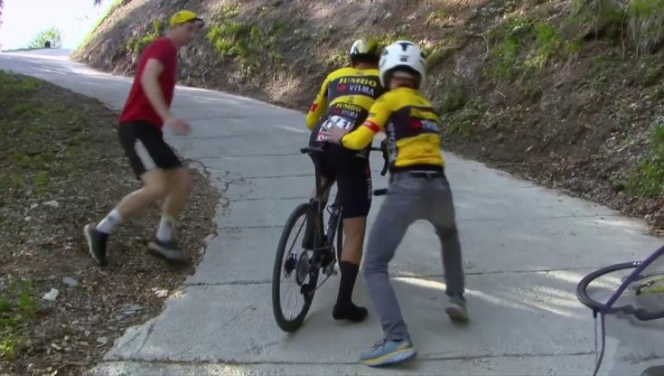 Il momento del salto di catena per Roglic