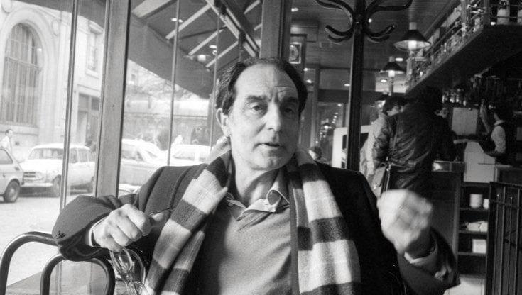 Italo Calvino (1923-1985) a Parigi, a Saint-Germain-des-Pr&eacute;s, nel dicembre del 1974