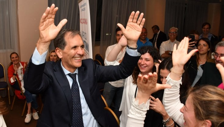Enrico Trantino, candidato a sindaco per il centrodestra, festeggia la vittoria a Catania