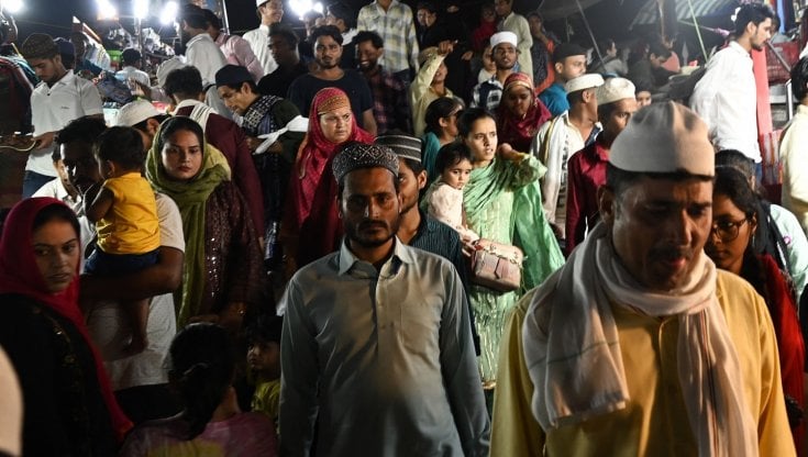La folla nel mercato di Jama Masjid, a Nuova Delhi