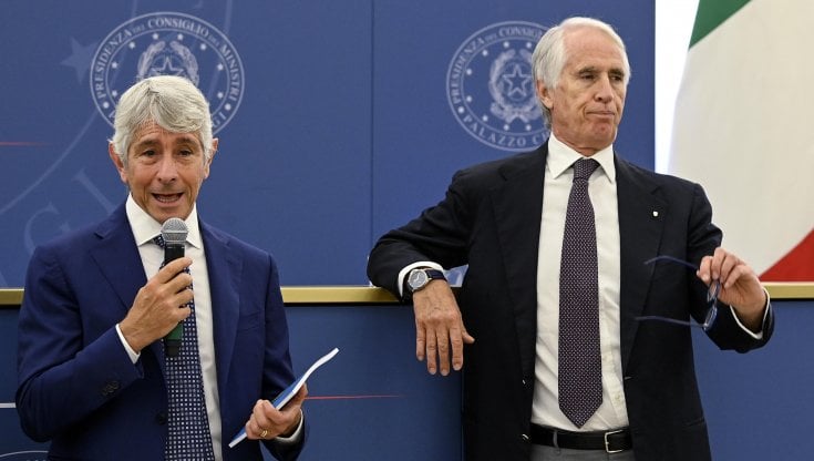Giovanni Malag&ograve; con il ministro per lo Sport Abodi