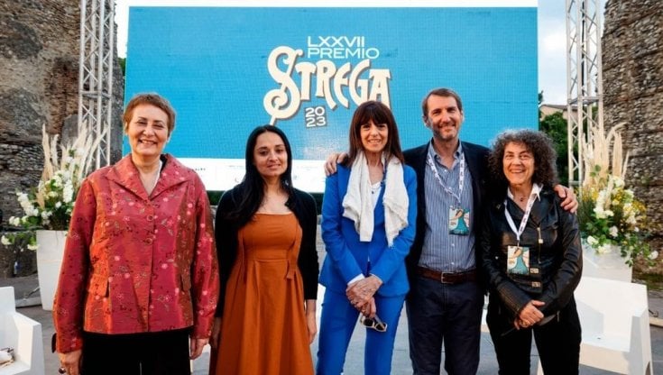 Da sinistra Loretta Santini (editor di elliot in rappresentanza di Ada d'Adamo), Rosella Postorino, Romana Petri, Andrea Canobbio, Maria Grazia Calandrone