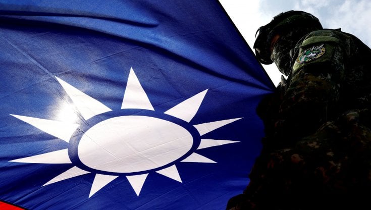Taiwan, 37 aerei da guerra cinesi nello spazio di difesa aerea. Taipei attiva i sistemi missilistici
