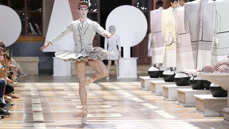 Un momento della sfilata&nbsp;di Thom Browne a Parigi, nel 2020 (Gettyimages)