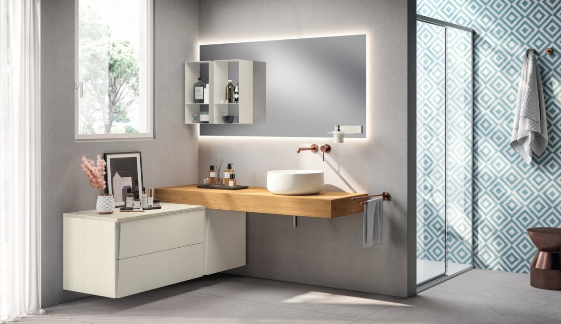 Lagu di Scavolini, design Castiglia Associati, nella versione con piano sospeso in rovere e lavabo in ceramica bianca opaca