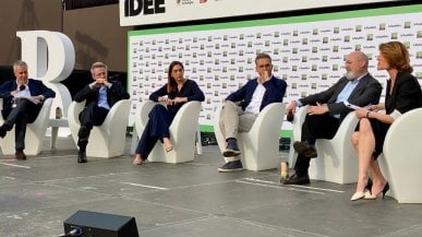La sindaca di Budrio, Badiali: "Basta giochini di potere, quelle occhiate tra Meloni e Salvini danno parecchio fastidio" | <a href="https://video.repubblica.it/dossier/la-repubblica-delle-idee-2023/repubblica-delle-idee-2023-la-sindaca-di-budrio-basta-giochini-di-palazzo-che-fastidio-le-occhiate-tra-meloni-e-salvini/446814/447780"><strong>video</strong></a>