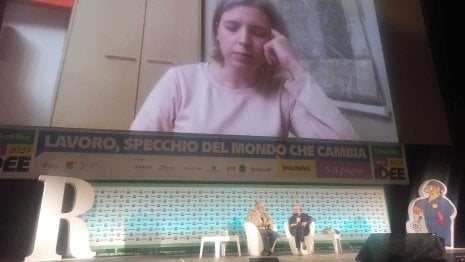 Vera Politkovskaja con <span class="gwt-InlineHTML kpm3-SummaryLabel">Andrej Kurkov</span>: "In Russia ormai mia madre Anna ormai &egrave; stata dimenticata" | <a href="https://video.repubblica.it/dossier/la-repubblica-delle-idee-2023/repubblica-delle-idee-2023-vera-politkovskaja-nessuno-ricorda-mia-madre-in-russia-si-chiudono-gli-occhi-oggi-come-allora/446839/447805" fck_savedurl=""><strong>video</strong></a>