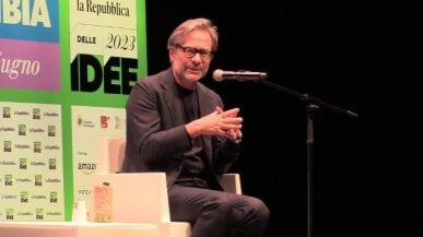 <a href="https://video.repubblica.it/dossier/la-repubblica-delle-idee-2023/repubblica-delle-idee-2023-recalcati-siamo-fatti-per-vivere-la-morte-e-sempre-prematura/446793/447759" style="box-sizing: inherit; color: inherit; text-decoration: none; transition: all 0.2s ease-out 0s; border-bottom: 1px solid transparent;">Recalcati: "Siamo fatti per vivere, la morte &egrave; sempre prematura"</a>