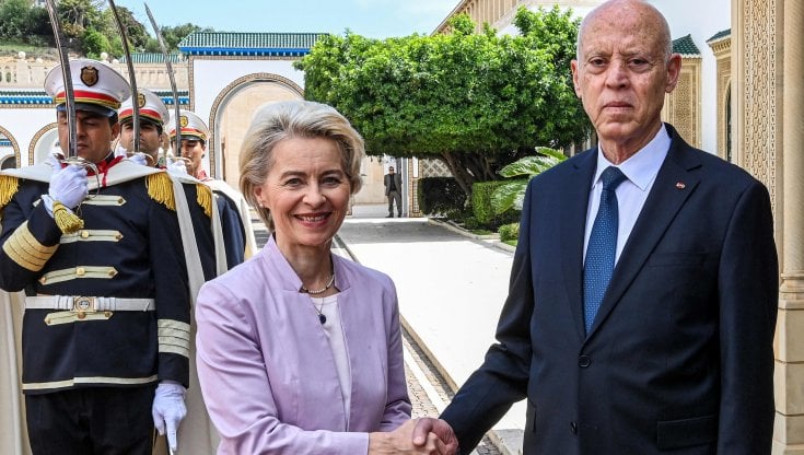 La presidente della Commissione europea Ursula von der Leyen e il presidente della Tunisia Kais Saied