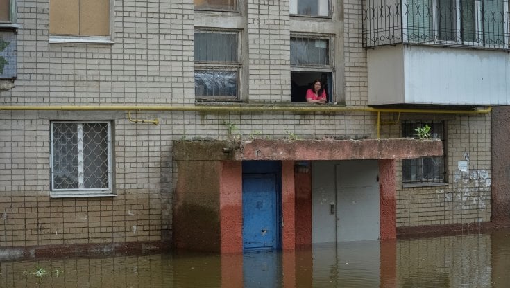 “I russi non ci aiutano, salvateci”. L’angoscia nelle zone allagate dal Dnepr