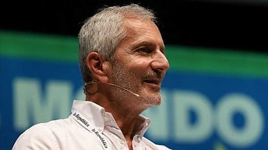 Carofiglio: "Il pregiudizio sull'impegno produce rancore, nutrimento delle destre"