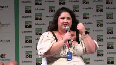 <a href="https://video.repubblica.it/dossier/la-repubblica-delle-idee-2023/repubblica-delle-idee-2023-l-attivista-dalila-bagnuli-non-devo-educare-nessuno-ma-anche-se-grassa-merito-rispetto/446949/447915">L'attivista Dalila Bagnuli: "Non devo educare nessuno ma anche se grassa merito rispetto"</a>